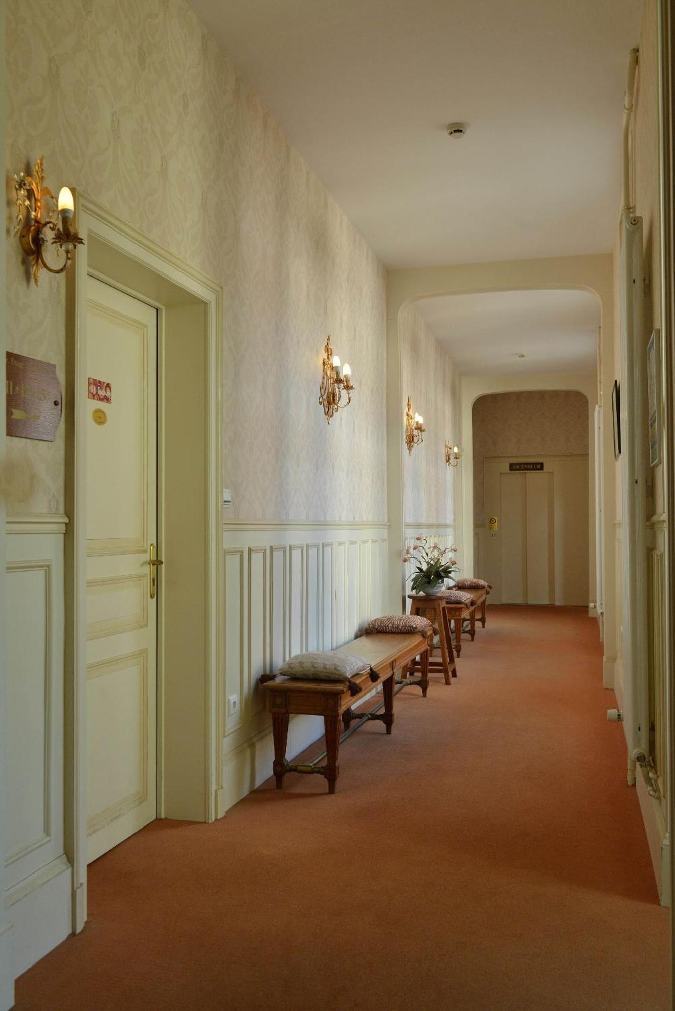 Hotel Castel Jeanson เอ-แชมเปญ ภายนอก รูปภาพ