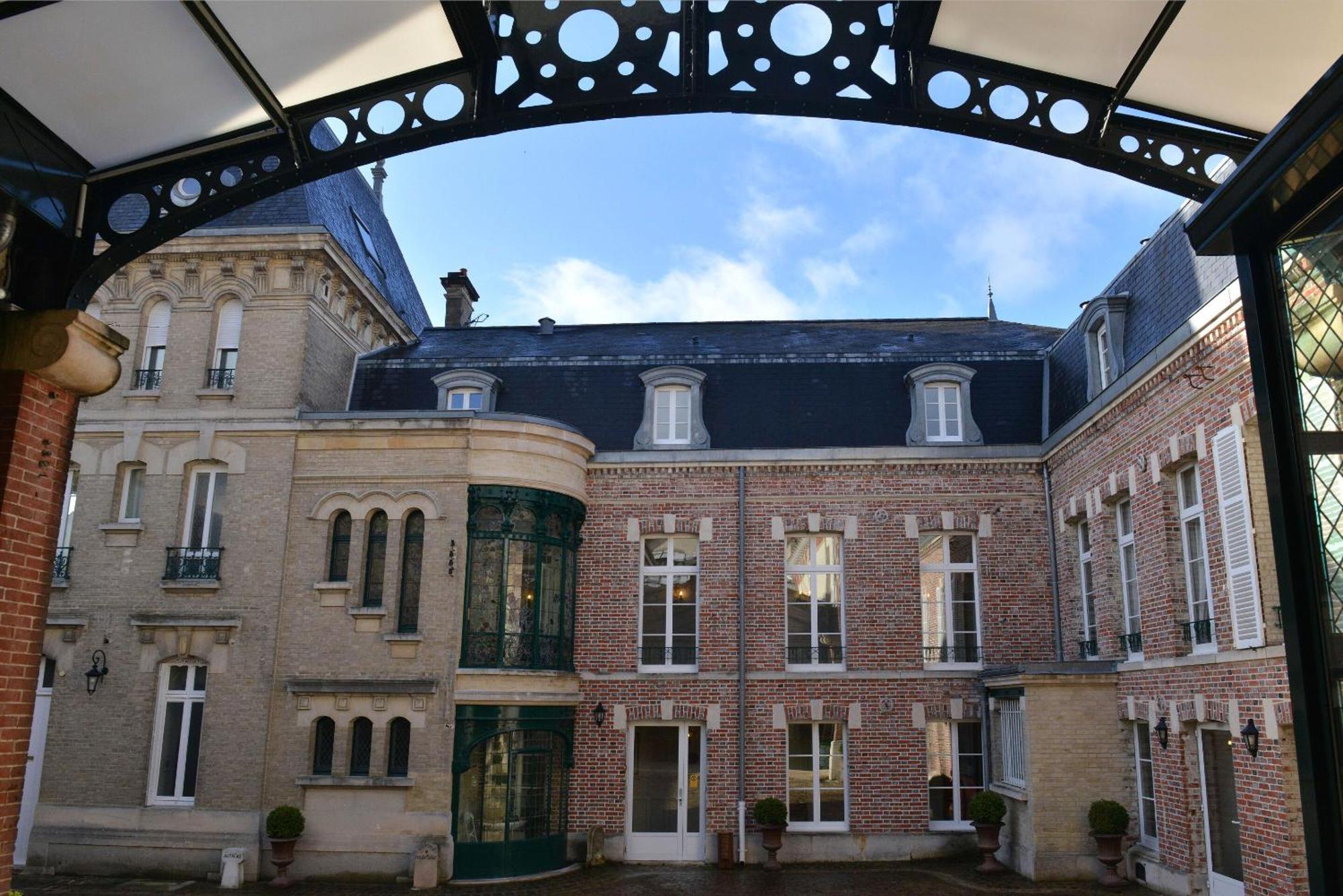 Hotel Castel Jeanson เอ-แชมเปญ ภายนอก รูปภาพ