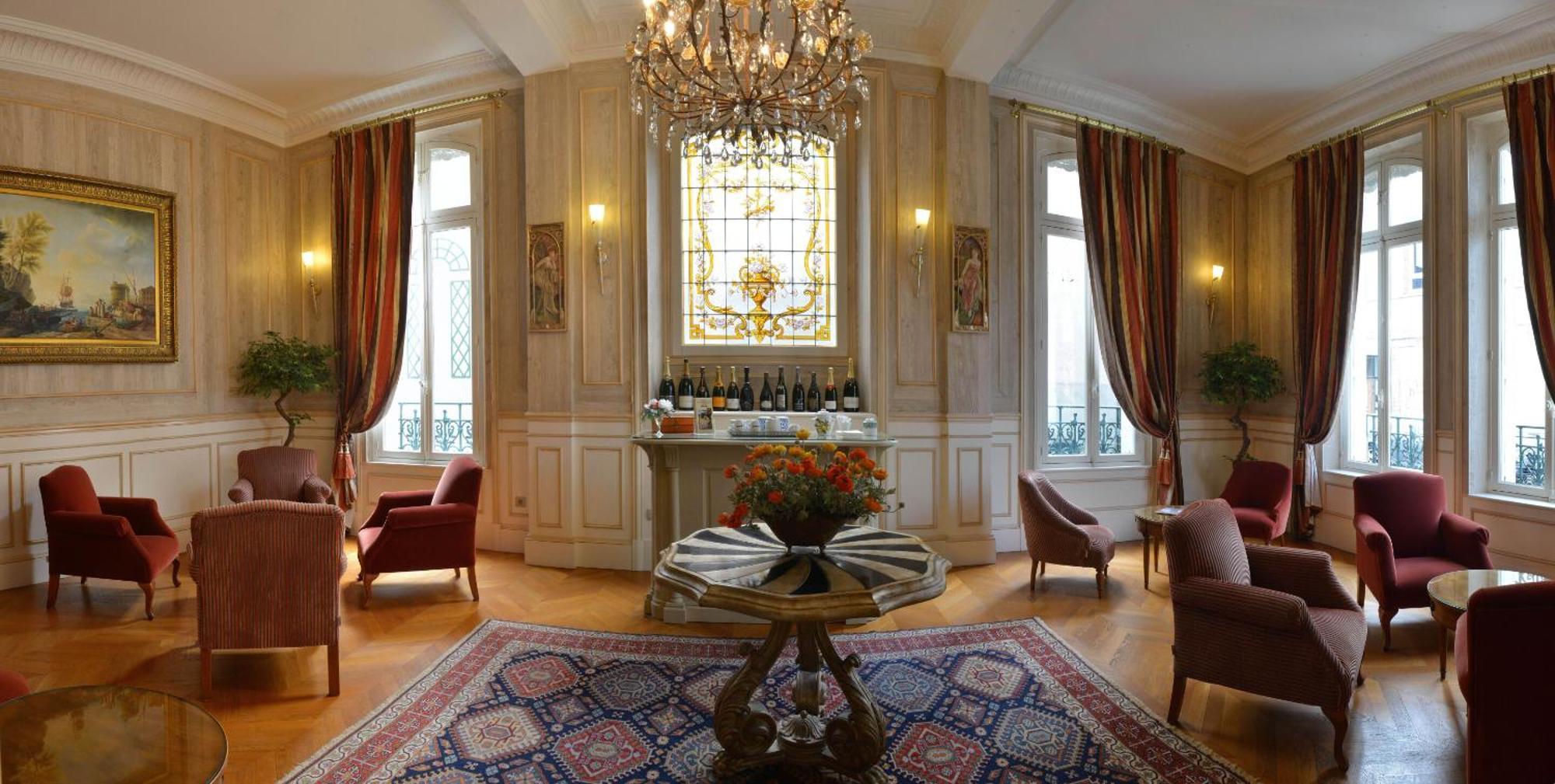 Hotel Castel Jeanson เอ-แชมเปญ ภายนอก รูปภาพ
