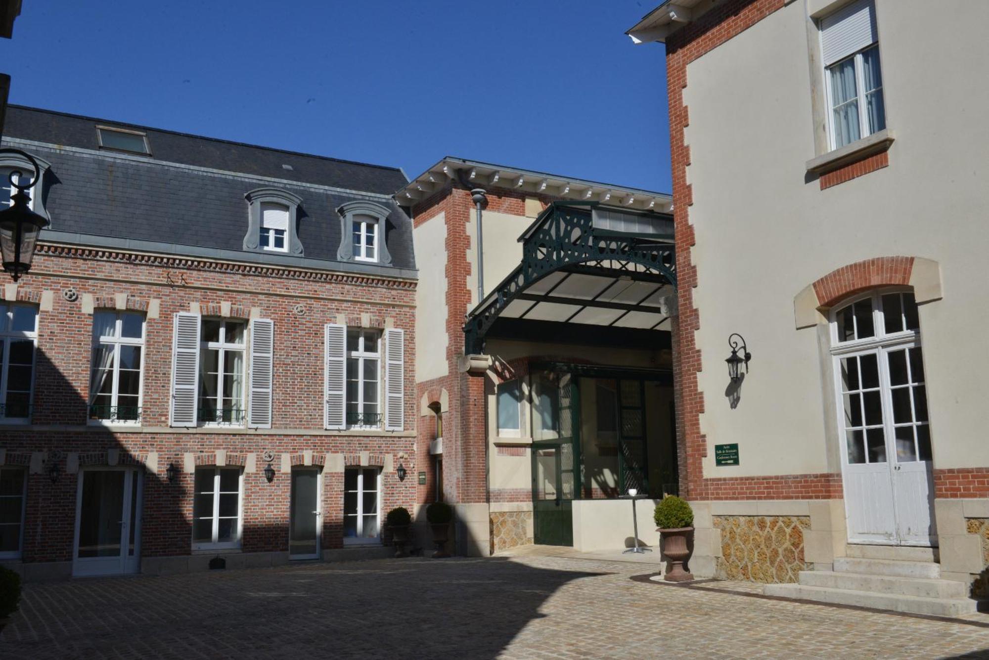 Hotel Castel Jeanson เอ-แชมเปญ ภายนอก รูปภาพ