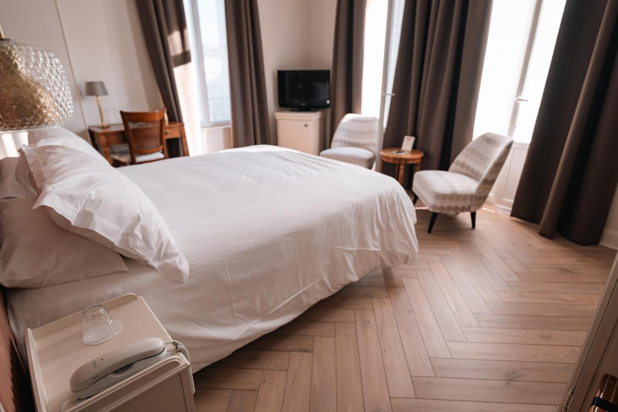 Hotel Castel Jeanson เอ-แชมเปญ ภายนอก รูปภาพ