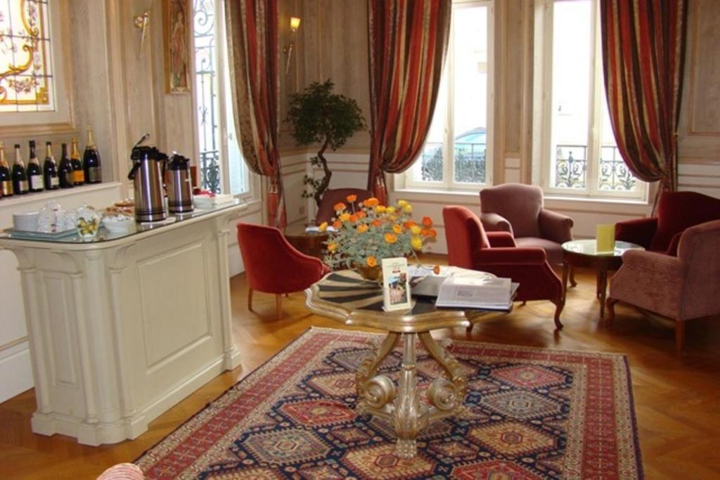 Hotel Castel Jeanson เอ-แชมเปญ ภายนอก รูปภาพ